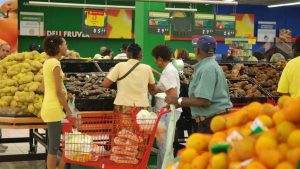 Sondeo indica costo de la vida preocupa a los dominicanos