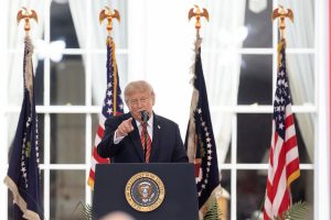 Trump amenaza con aranceles a la UE si hace a Canadá miembro