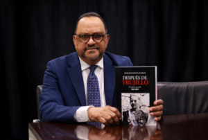 Antoliano Peralta presenta libro Después de Trujillo: Un lustro convulso