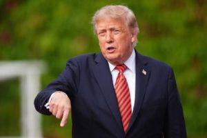 Trump anuncia gira 32 días por todo EU para hacer campaña