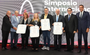 Reconocen al Dr. Daniel Rivera y otros en simposio hipertensión