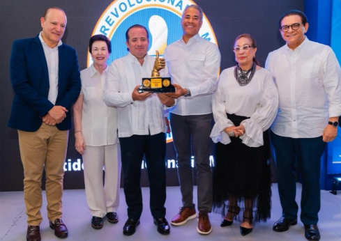 PRM Santiago reconoce Paliza por trayectoria al frente partido imagen
