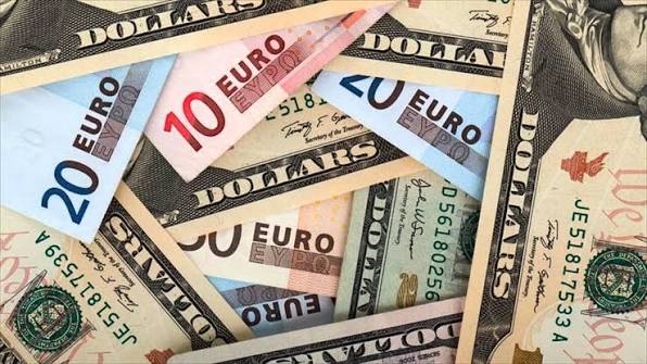 Dólar bajó 10 cts. y euro subió; eran vendidos a $58.86 y $70.36