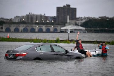 MEXICO: Huracán Polo avanza a costas con gran oleaje y lluvias