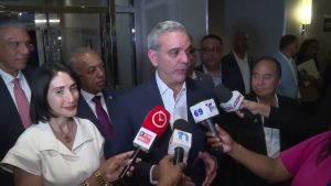 Abinader teme o no confía en la prensa dominicana de N. York