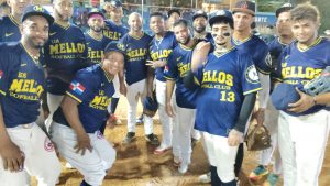 Los Mellos y Peña Gómez ganan en el torneo de softbol del DN