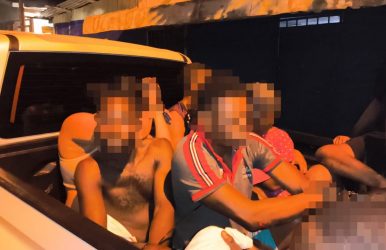 Intervienen comercios chinos; detuvieron a 2,011 extranjeros Intervienen comercios chinos; detuvieron a 2,011 extranjeros