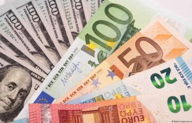 Dólar bajó 27 cts. y el euro 31; eran vendidos a $58.96 y $69.85
