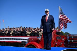 Trump dice EU tiene fuerza que «ningún fuego puede consumir»