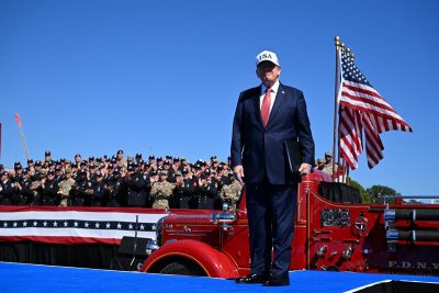 Trump dice EU tiene fuerza que «ningún fuego puede consumir» imagen