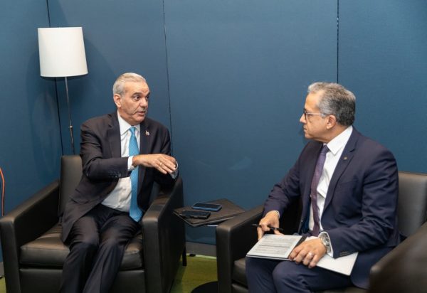 Abinader y director de UNESCO abordan avances educativos RD