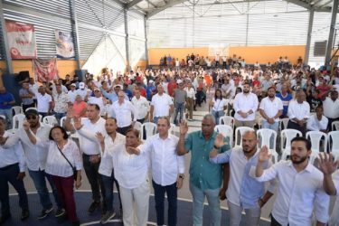 David Collado juramenta estructura política en Santiago