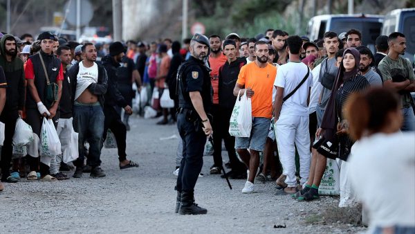 ESPAÑA: Desalojan último asentamiento migrante Ceuta imagen