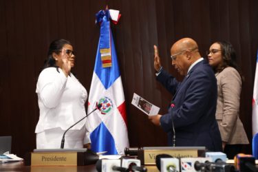 Diputados escoge a hija de Jorge Frías como sustituta