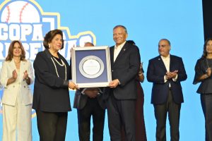 Lidom y Banreservas rinden homenaje a Héctor José Rizek