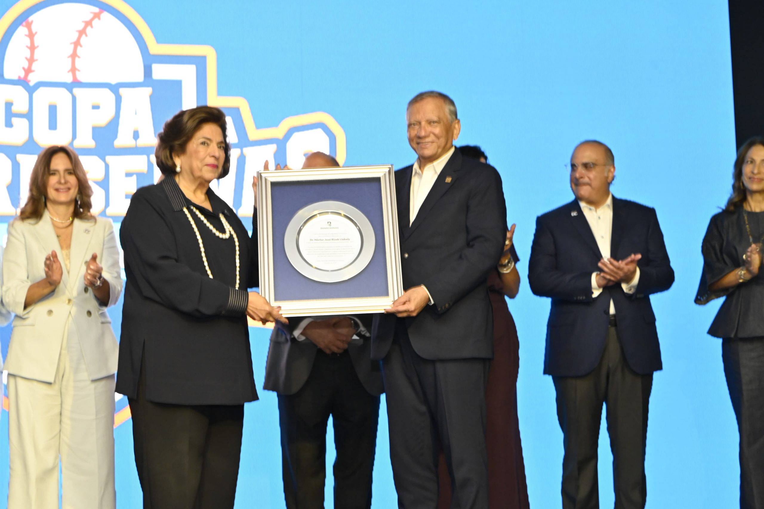 Lidom y Banreservas rinden homenaje a Héctor José Rizek imagen