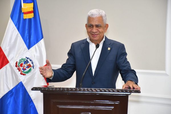Ricardo De los Santos propone debate entre aspirantes PRM imagen