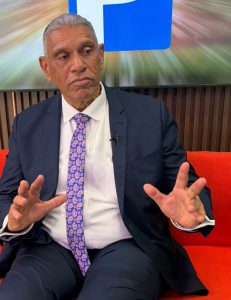 Chu Vásquez se suma al proyecto de Carolina para 2028
