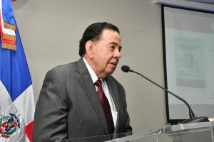 Presentan ensayos de Amadeo Julián sobre historia y literatura