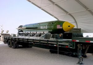 Trump dice usaría ‘la madre de todas las bombas’ contra Irán