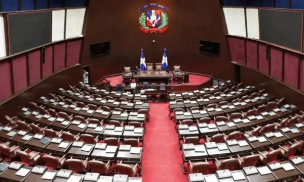 Diputados de la RD abandonan sesión en solidaridad con colega imagen