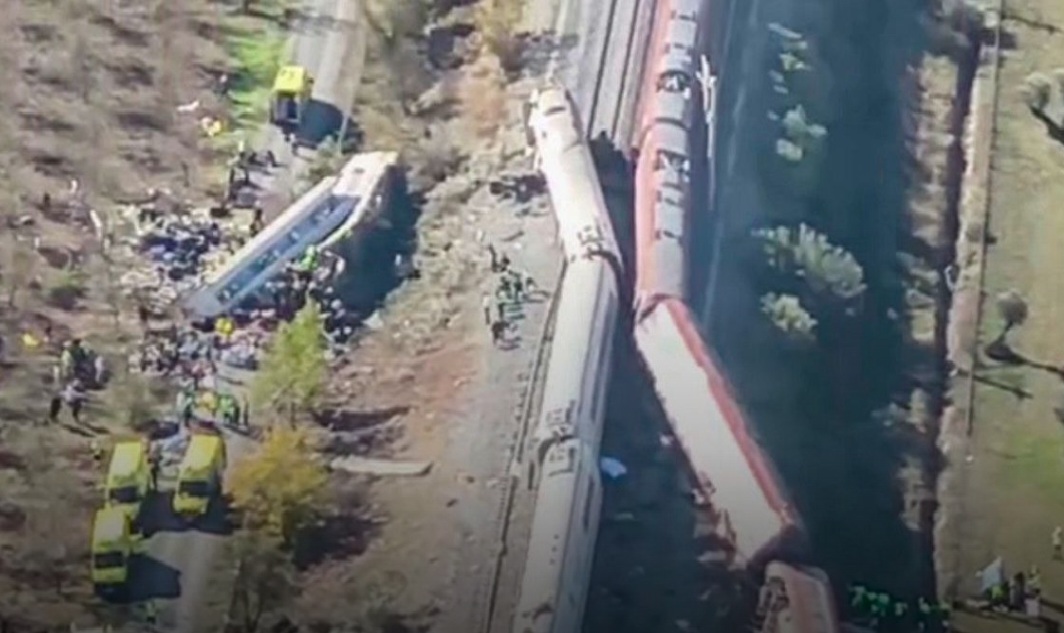 ESPAÑA: 30 muertos y decenas heridos al colisionar dos trenes