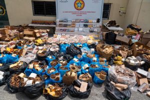 Decomisan puros y bebidas ilegales por más de RD$40 MM Decomisan puros y bebidas ilegales por más de RD$40 MM