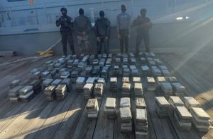 Incautan otros 555 paquetes cocaína, ahora en costas Baní