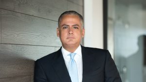 Alberto Fiallo presenta iniciativa política ante la JCE para 2028