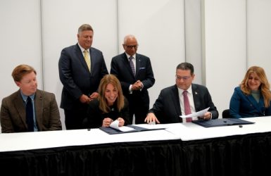 RD firma acuerdo en California sobre industria semiconductores RD firma acuerdo en California sobre industria semiconductores