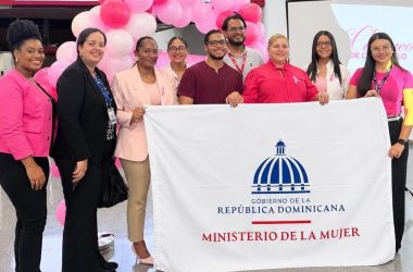Orientan trabajadoras sobre la prevención de cáncer de mama