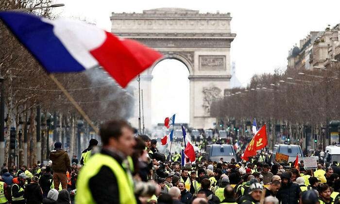 FRANCIA: Más de 500,000 se manifiestan contra el Gobierno