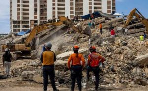 Derrumbes de edificios y graves daños por sismo 7.7 en Panamá