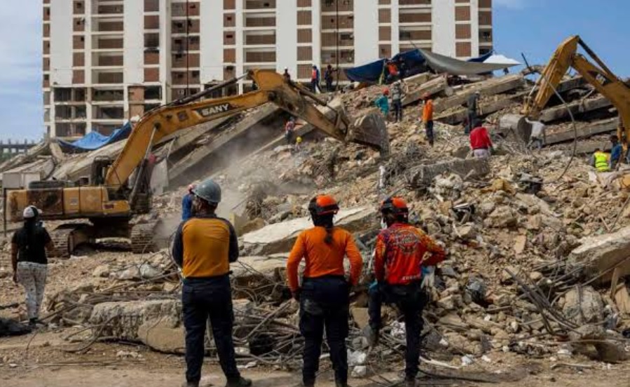 Derrumbes de edificios y graves daños por sismo 7.7 en Panamá imagen