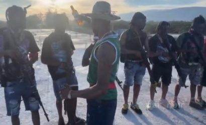 HAITI: Líder pandillero desafía; exhibe armas en medio tensión