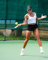 Julianny De La Cruz avanza a la final Copa de Tenis Mangú J60 Julianny De La Cruz avanza a la final Copa de Tenis Mangú J60