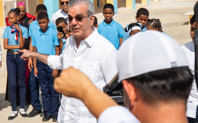 Presidente llama personas con órdenes de arresto a entregarse
