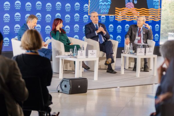 Abinader destaca en Praga los avances democráticos de la RD