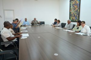 Aumentan 25 % salario mínimo  a operadores máquinas pesadas