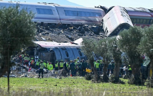 ESPAÑA: Asciende 68 balance de muertos choque entre dos trenes