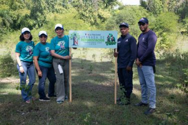 La Nacional realiza jornada de reforestación en Monte Plata
