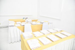 Renovación premia talento literario y anuncia centenario