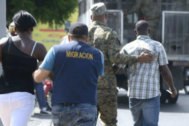Denuncian muerte 10 haitianos bajo custodia autoridades RD