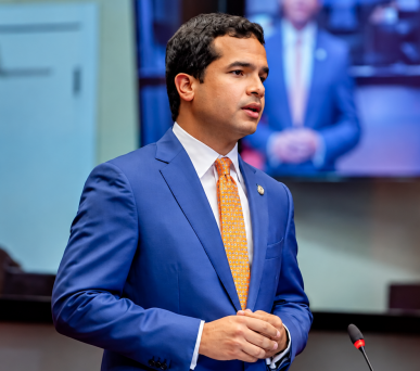 Omar Fernández.