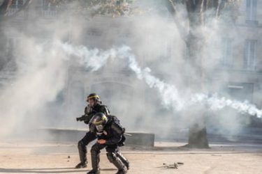 FRANCIA: Eleva 2.397 detenidos y 500 policías heridos violencia