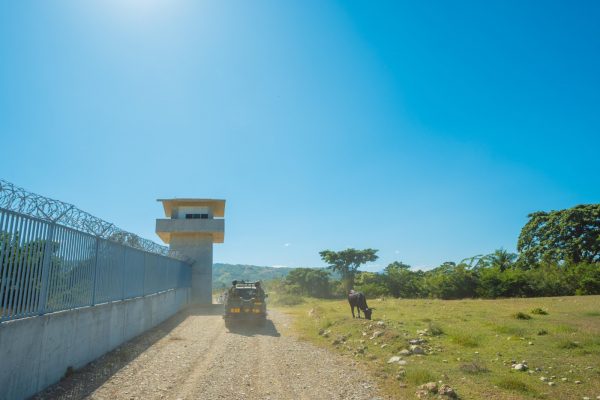 RD ampliará vigilancia frontera con nuevo muro en Manzanillo