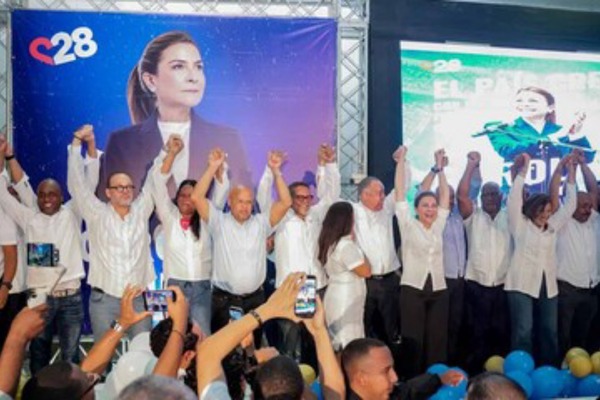 Carolina Mejía organiza equipo de campaña en el Distrito Nacional imagen