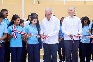 Abinader inaugura dos liceos con capacidad para 525 estudiantes