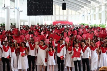 INTEC gradúa a 945 estudiantes y destaca el compromiso social