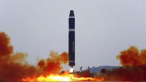UE condena lanzamiento misiles Norcorea y pide rebajar tensión